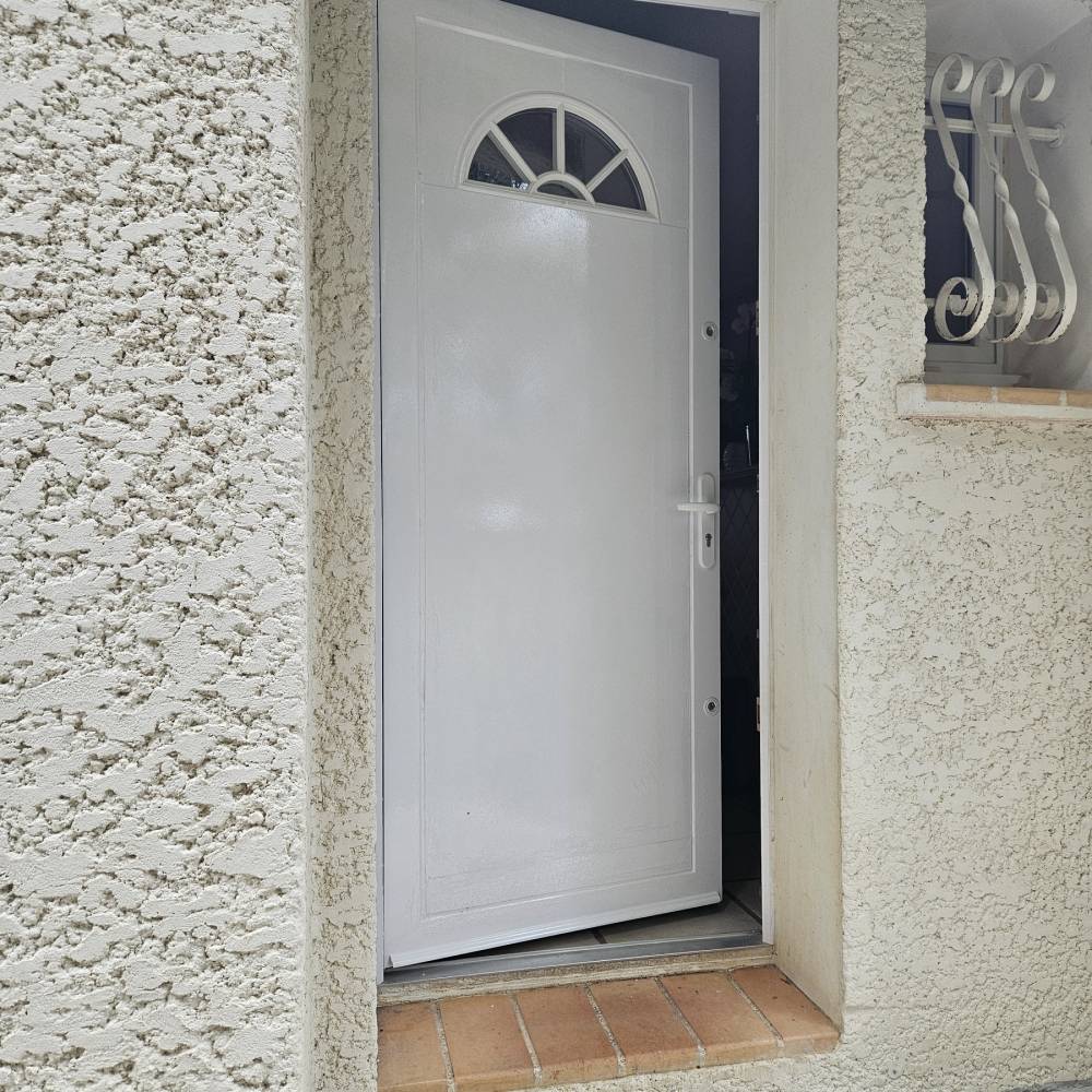 Porte refait à Neuf.jpg